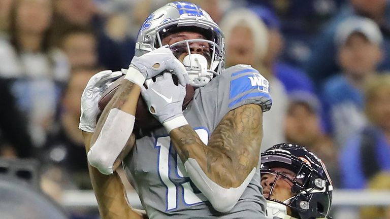 Lions receiver Kenny Golladay rises to make the catch ahead of Bears cornerback Kyle Fuller