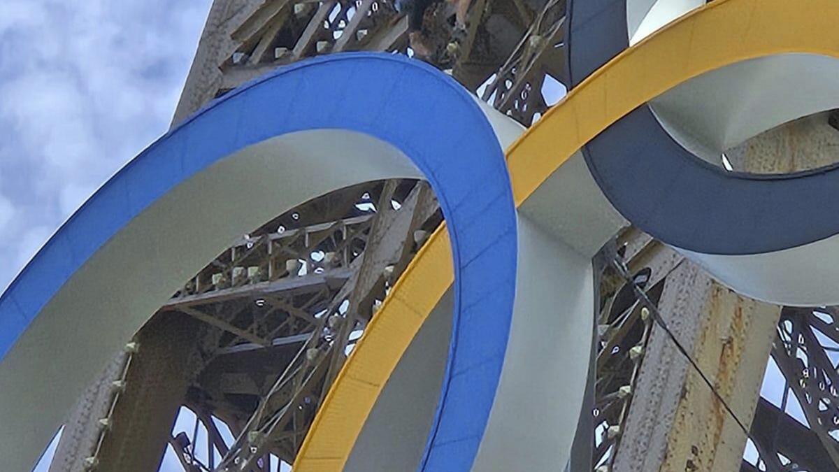Authorities investigate man who climbed the Eiffel Tower before Paris Olympics closing ceremony – The Headlines
