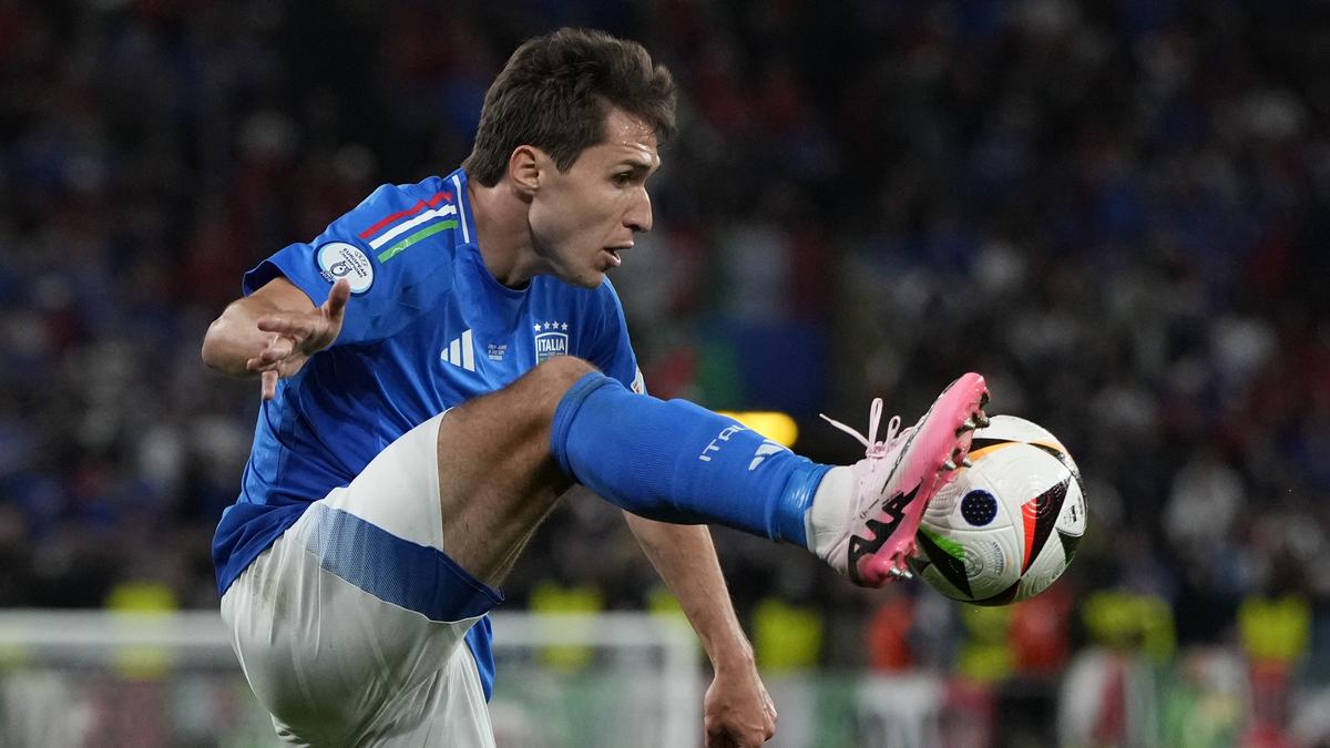 Premier League 2024-25: Chiesa unlikely to feature against Man United, says Liverpool’s Slot – The Headlines