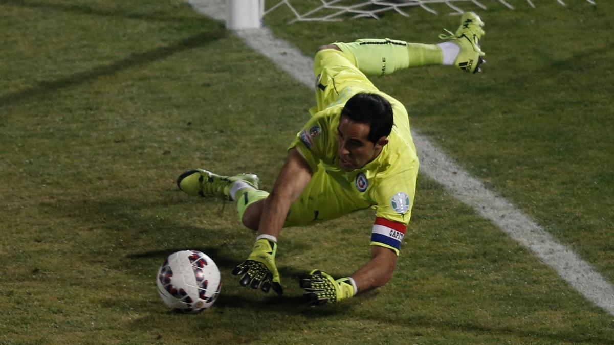 Chile goalkeeper Claudio Bravo calls time on his career – The Headlines