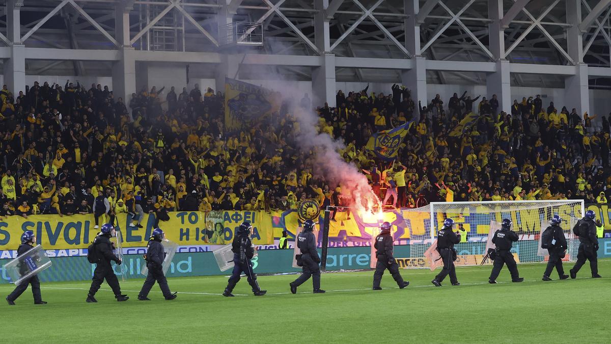 Cyprus football violence: Govt pushes for blanket away-fan ban, FA remains unmoved – The Headlines