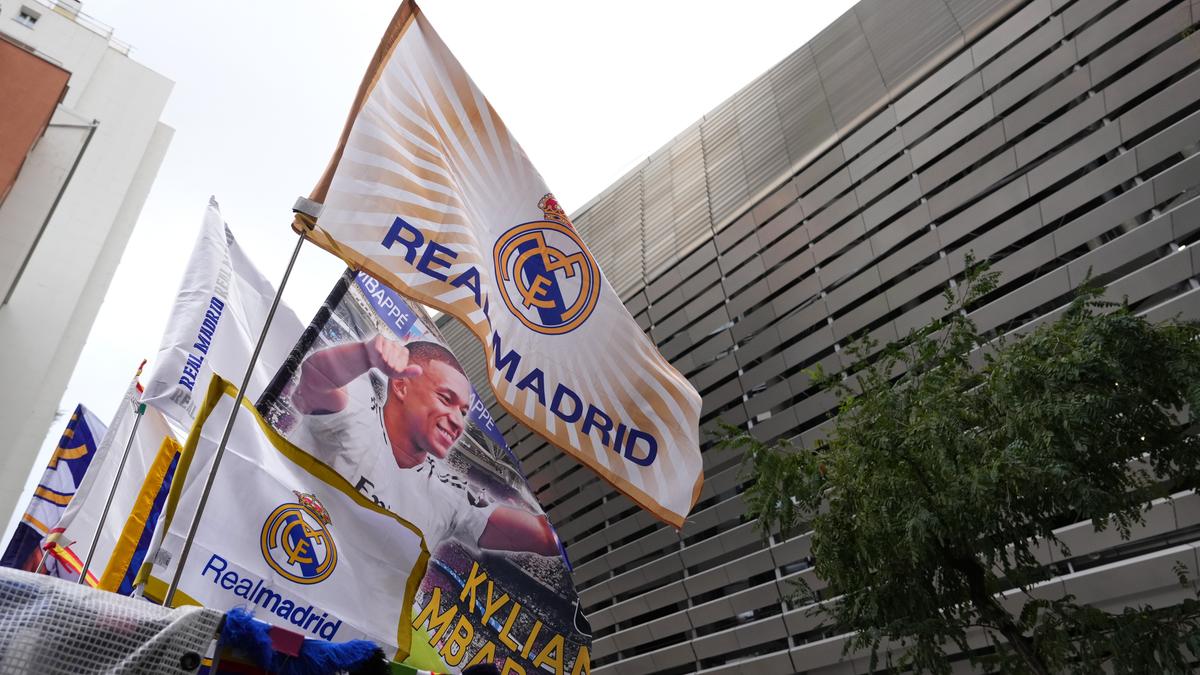 Real Madrid vs Barcelona LIVE: RMA v FCB, Vinicius leads Los Blancos’ attack, Yamal starts, El Clasico in La Liga updates – The Headlines