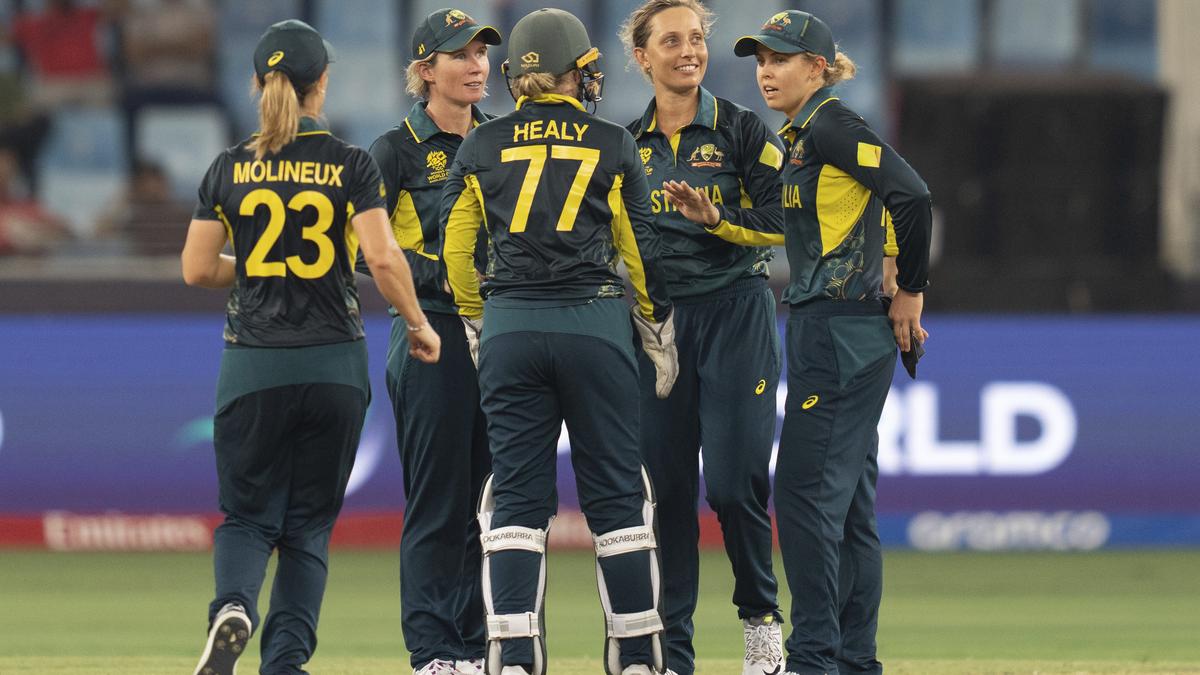 Women’s T20 World Cup 2024: Gardner’s four-fer strengthens Australia’s semifinal hopes with nine-wicket win against Pakistan – The Headlines