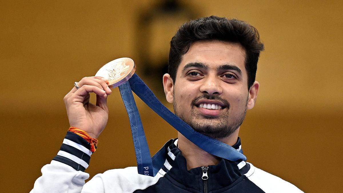Olympic bronze medallist Swapnil Kusale’s father expresses disappointment over prize money given by Maharashtra government – The Headlines