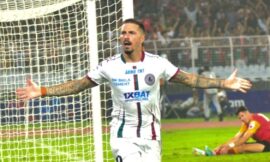 ISL 2024-25: Mohun Bagan beats East Bengal 2-0 to continue its clean sweep in Indian Super League  – The Headlines