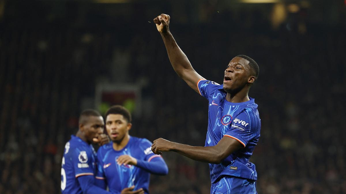 Manchester United held to 1-1 draw by Chelsea as Van Nistelrooy remains unbeaten as interim manager – The Headlines Manchester United held to 1-1 draw by Chelsea as Van Nistelrooy remains unbeaten as interim manager – The Headlines