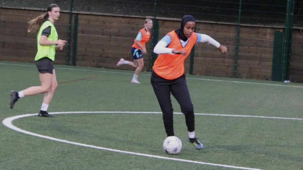 Muslim footballer says ready to play in tracksuit bottoms – The Headlines
