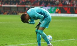 Union Berlin vs Bochum stopped temporarily after goalkeeper struck by object; players refrain from scoring after game resumes – The Headlines