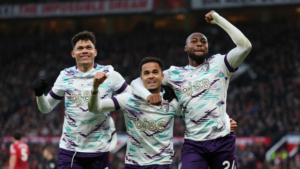 Premier League: Man United slumps 0-3 to Bournemouth; Wolves get the better of Foxes – The Headlines