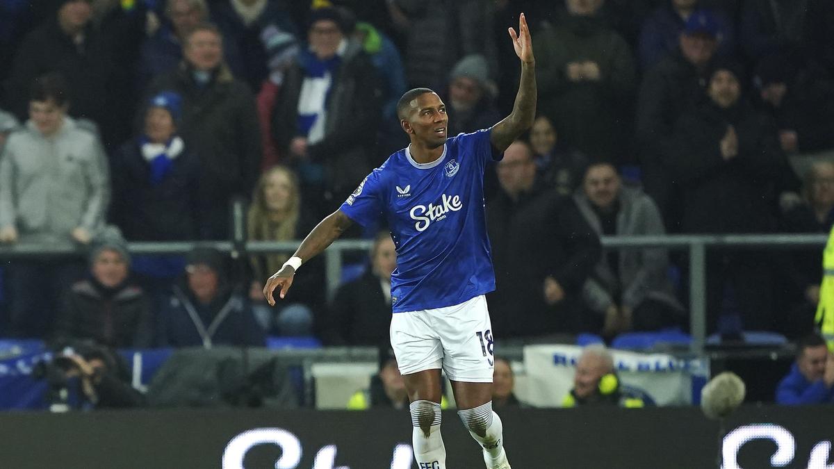 Premier League 2024-25: Young becomes oldest scorer for Everton in victory over Wolves, Villa beats Brentford to end winless streak – The Headlines