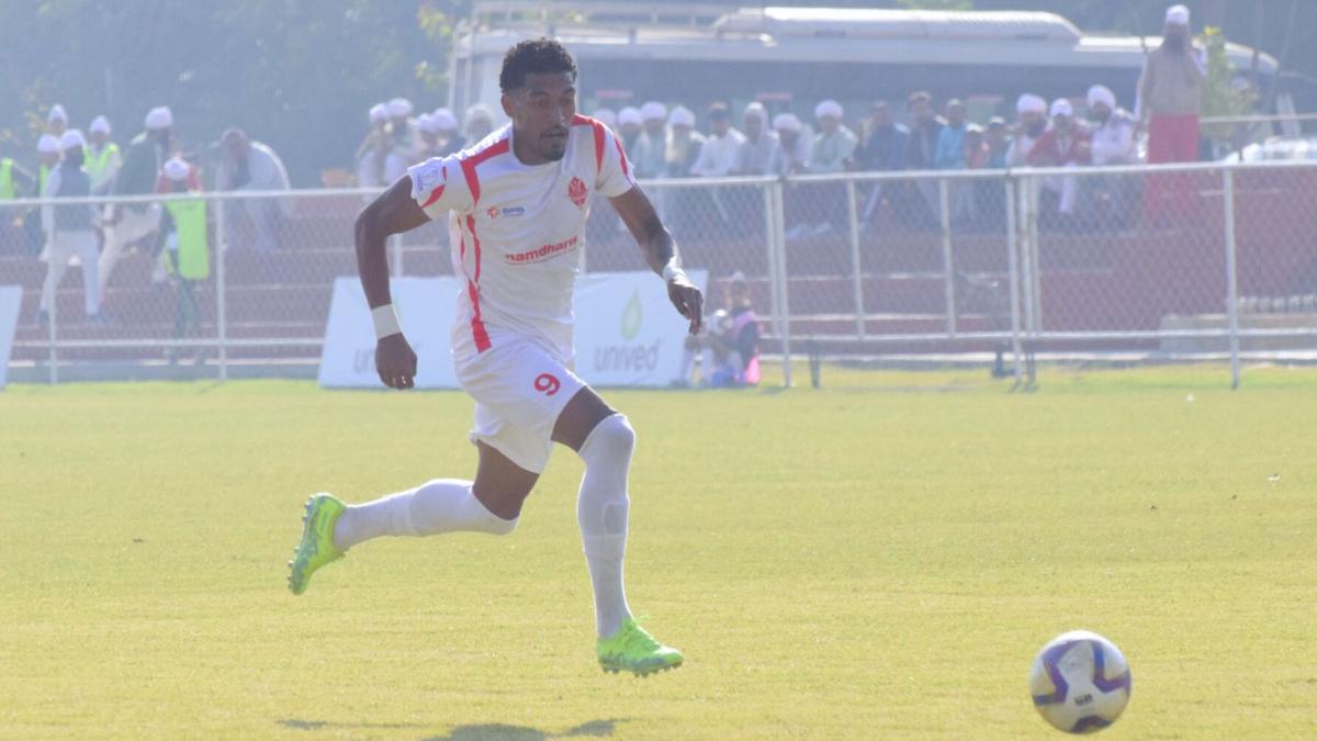 I-League 2024-25: De scores winner and gets red card as Namdhari beats Real Kashmir 1-0 – The Headlines