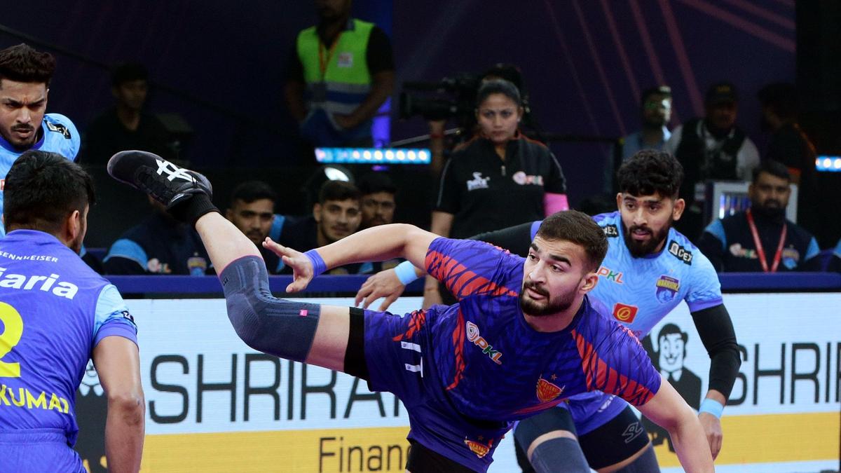 Pro Kabaddi League 2024: Dabang Delhi seals PKL 11 playoffs spot, extends unbeaten streak to 13 matches – The Headlines
