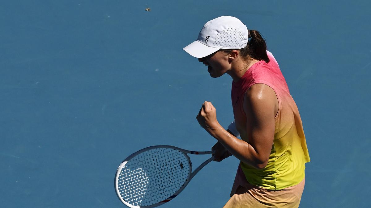 Australian Open 2025: Swiatek eases past Navarro to enter semis – The Headlines