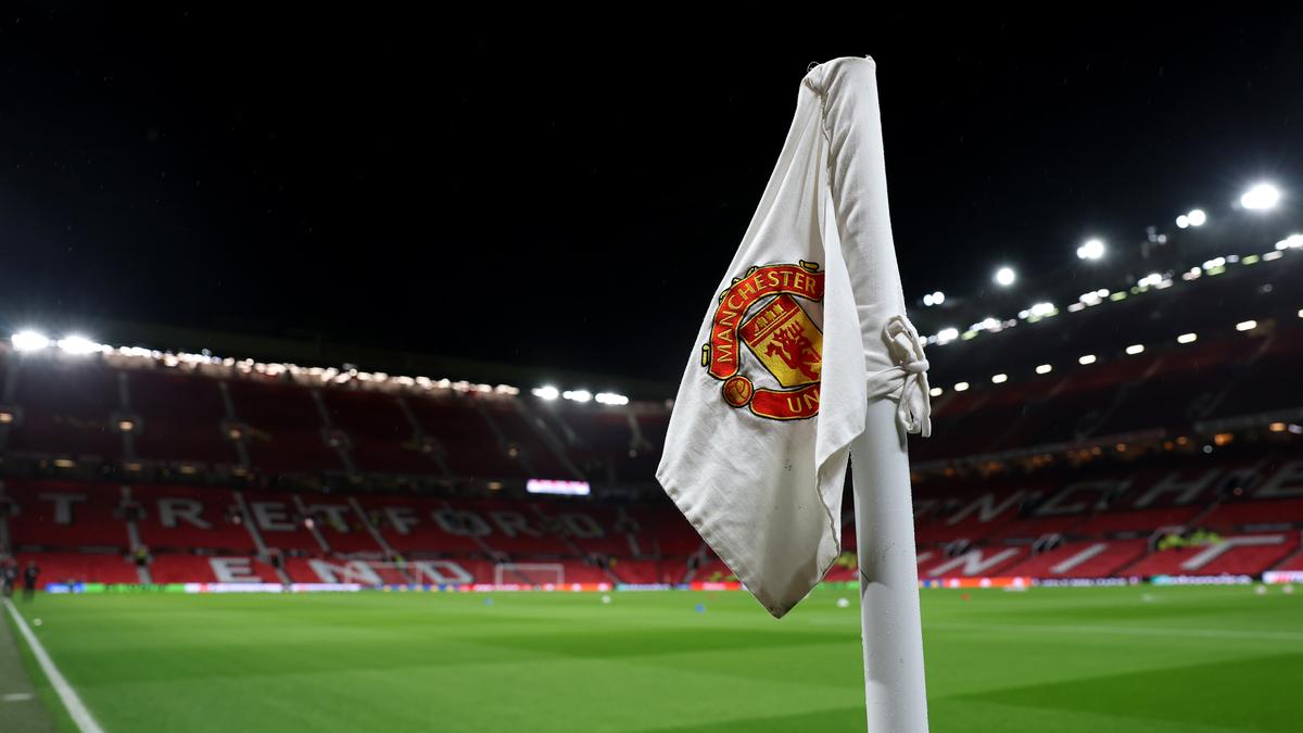 Manchester United deems its financial losses ’not sustainable’ and defends midseason ticket price hikes – The Headlines