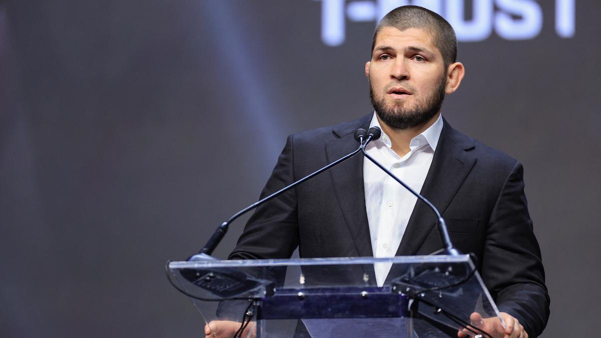 Former UFC champion Khabib Nurmagomedov alleges racism after being removed from flight – The Headlines