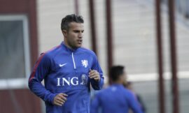 Robin van Persie left enraged after substitution mixup leaves rival team playing with 12 men – The Headlines