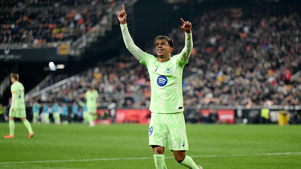 Sevilla vs Barcelona LIVE score, La Liga 2024-25: Lineups out; Yamal, Raphinha to start in SEV v BAR; Kick-off at 1:30 AM IST – The Headlines Sevilla vs Barcelona LIVE score, La Liga 2024-25: Lineups out; Yamal, Raphinha to start in SEV v BAR; Kick-off at 1:30 AM IST – The Headlines