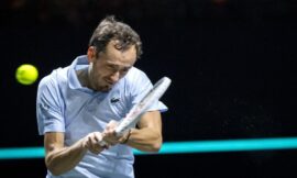 Medvedev into first quarterfinal of 2025 in Marseille – The Headlines