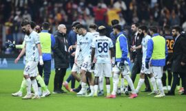Turkish side Adana Demirspor walks off pitch during league match against Galatasaray – The Headlines