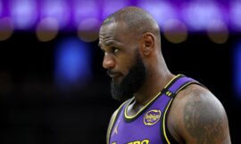LeBron James still being evaluated for severity of groin injury, Doncic plays in Lakers vs Nets – The Headlines