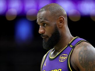 LeBron James still being evaluated for severity of groin injury, Doncic plays in Lakers vs Nets – The Headlines
