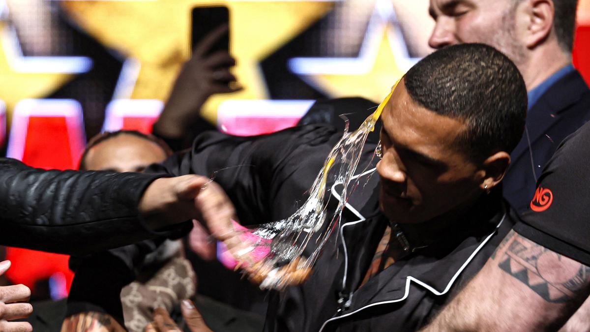 Eubank Jr fined £100,000 for hitting boxing rival Benn in face with an egg – The Headlines