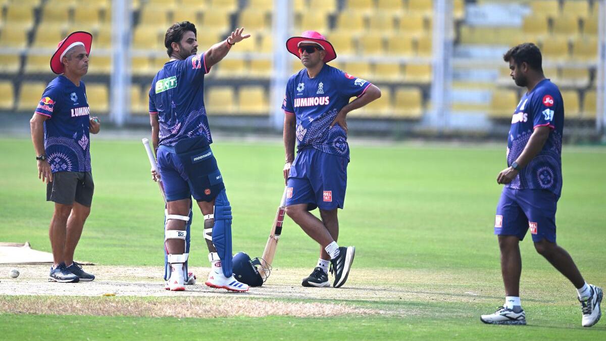 IPL 2025: Injured head coach Rahul Dravid attends Rajasthan Royals’ pre-season camp on crutches – The Headlines