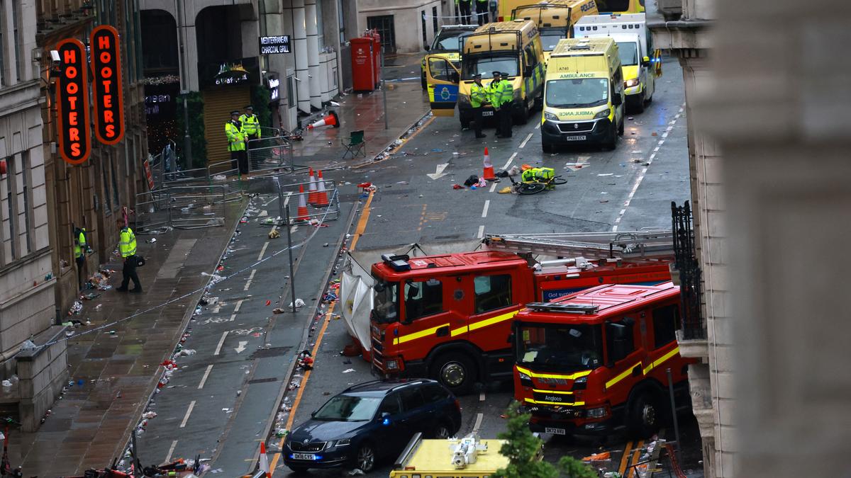 Liverpool parade — Car rams into crowd, several injured, driver detained – The Headlines