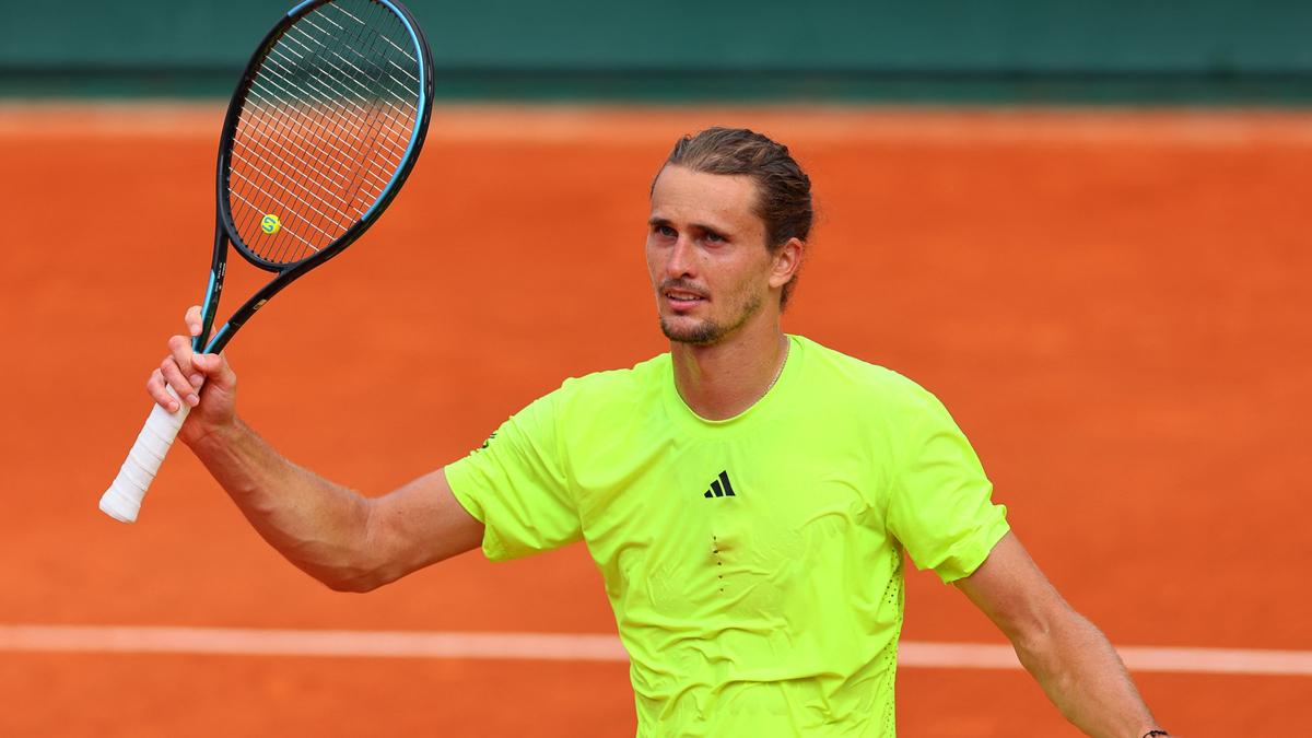 French Open 2025: Zverev wards off De Jong challenge to sail into third round – The Headlines French Open 2025: Zverev wards off De Jong challenge to sail into third round – The Headlines