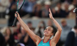 Sabalenka knocks out defending champion Swiatek in French Open semifinals – The Headlines