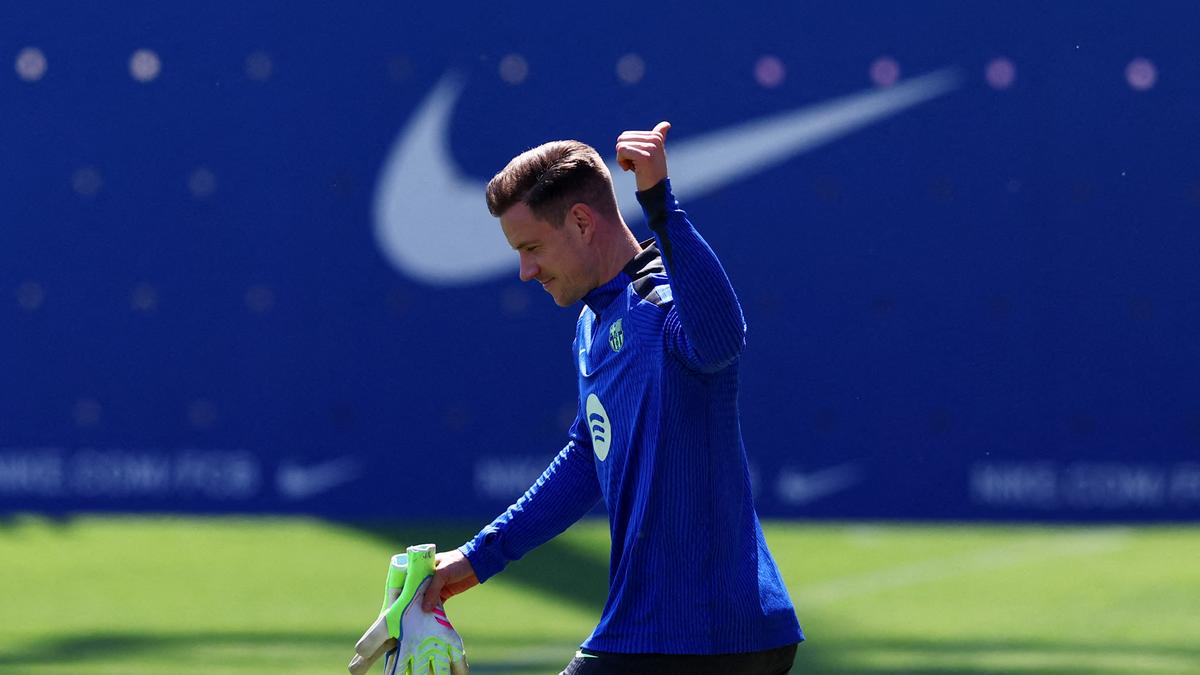 Barcelona goalkeeper Marc-André ter Stegen undergoes successful back surgery – The Headlines