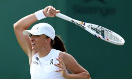 Wimbledon 2025: Swiatek moves to second round with straight-sets win over Kudermetova – The Headlines