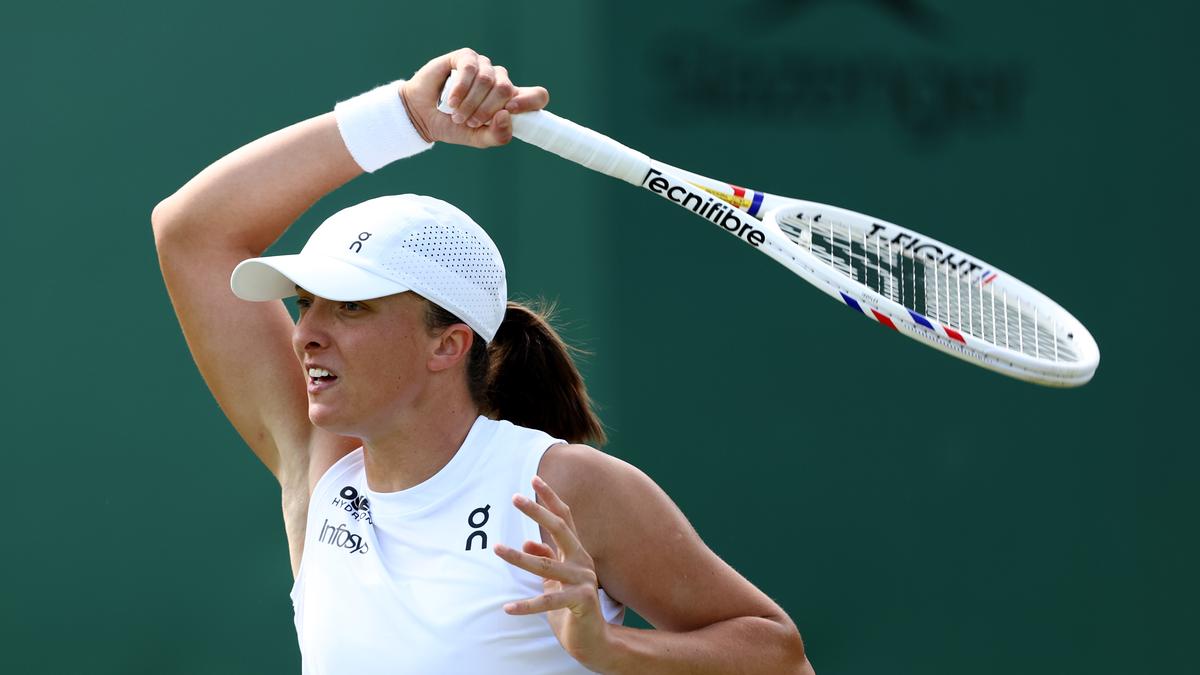 Wimbledon 2025: Swiatek moves to second round with straight-sets win over Kudermetova – The Headlines