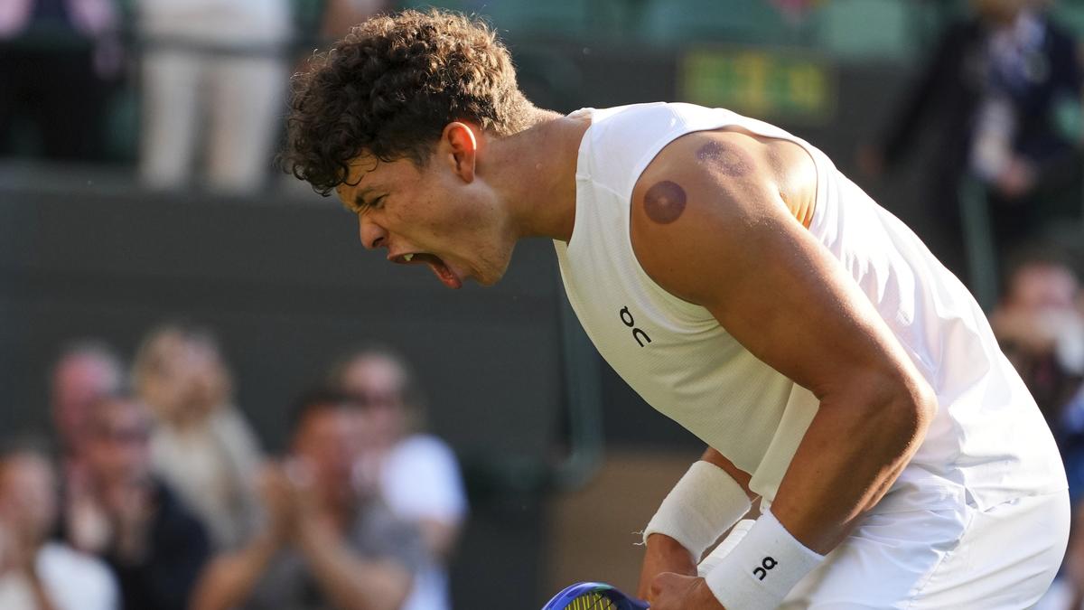 Wimbledon 2025: Shelton gets one up on dad as he battles to quarterfinals – The Headlines