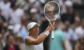 Wimbledon 2025: Swiatek survives scare to reach third round – The Headlines