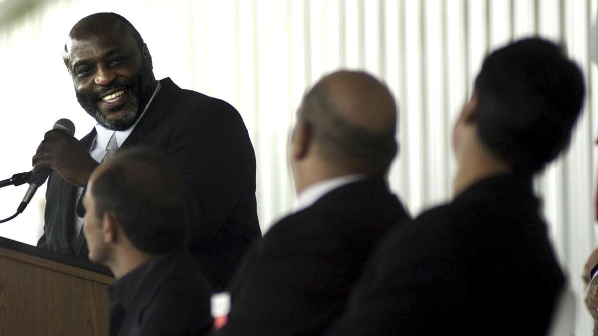 Dwight Muhammad Qawi, boxer who went from prison to champion, dies at 72 – The Headlines