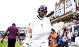 Chris Woakes ‘never considered not batting’ for England despite discloated shoulder – The Headlines