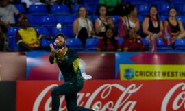 WATCH: Glenn Maxwell takes stunning catch at boundary to dismiss Ryan Rickelton – The Headlines