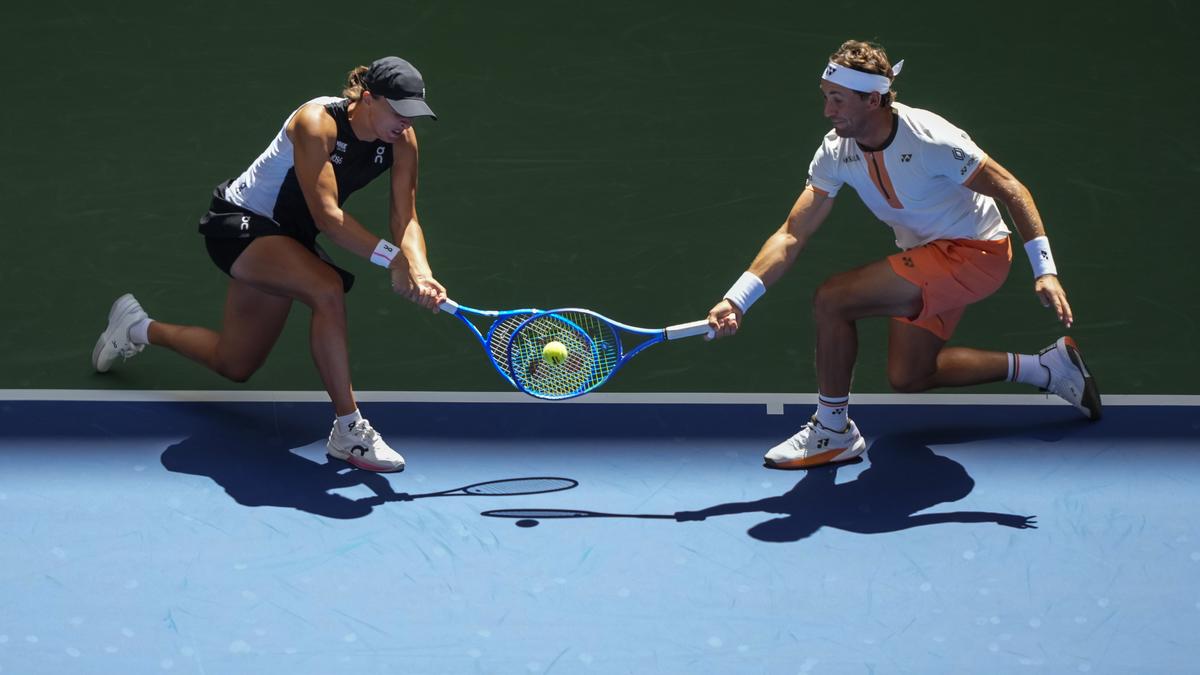 US Open mixed doubles: Swiatek, Ruud romp into semifinals, Alcaraz, Djokovic out – The Headlines