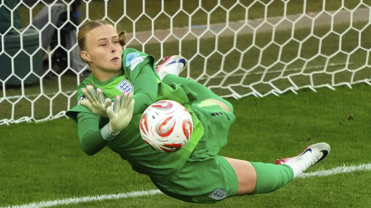England’s Hannah Hampton reveals she threw away Spain goalkeeper’s penalty notes in Women’s EURO final – The Headlines