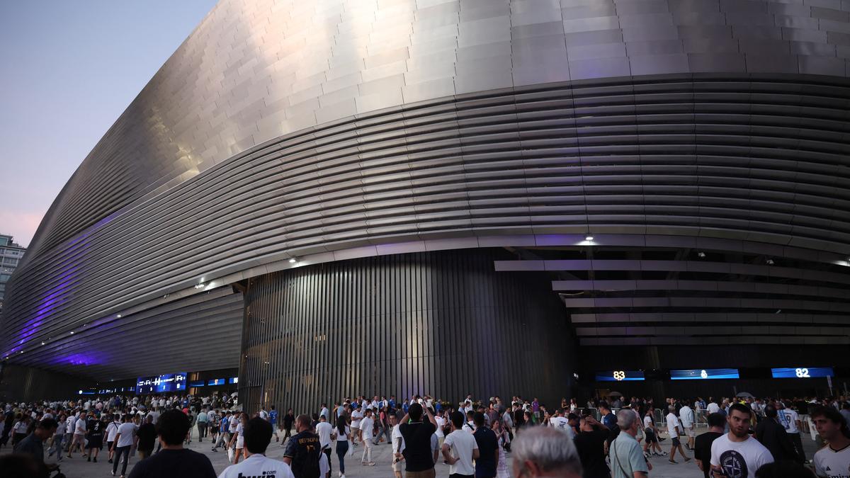 Spanish police clash with Marseille fans before Real Madrid Champions League game; Palestinian flags banned – The Headlines