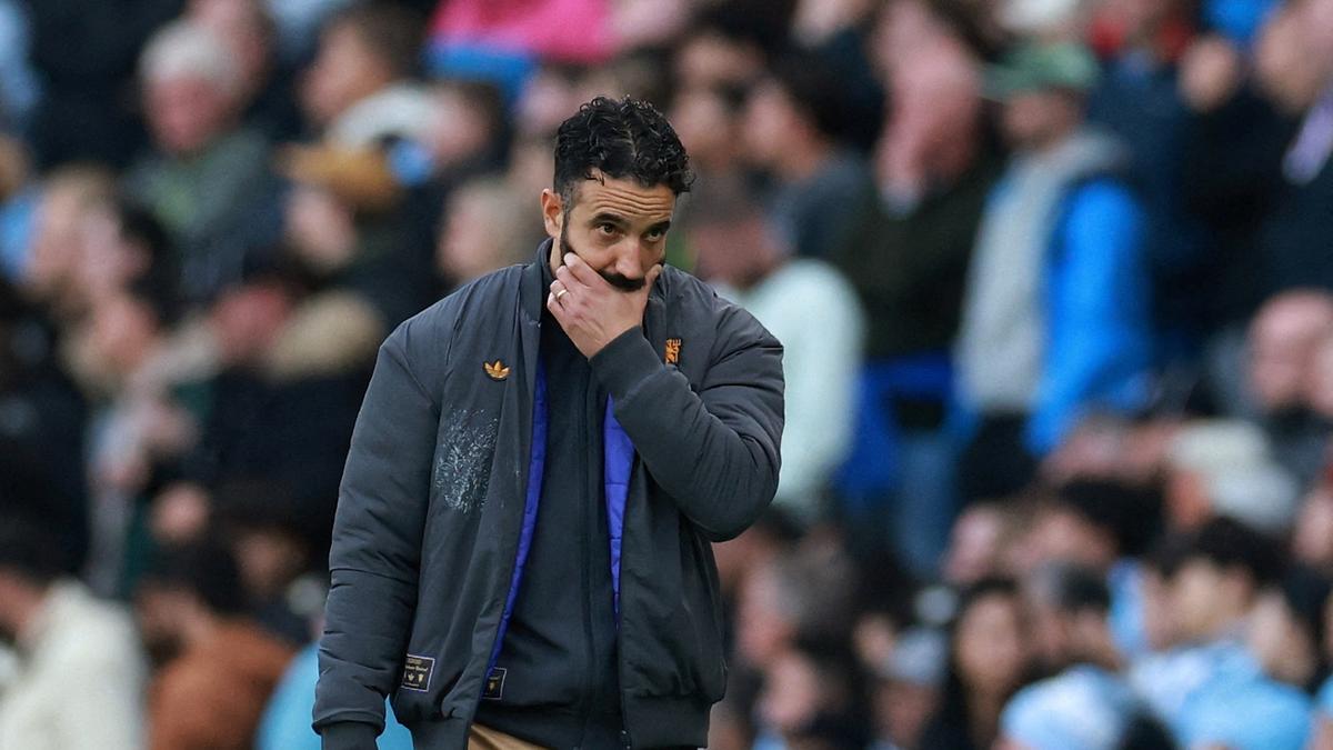 Manchester United manager Amorim says not even Pope can make him change his back-three system – The Headlines Manchester United manager Amorim says not even Pope can make him change his back-three system – The Headlines