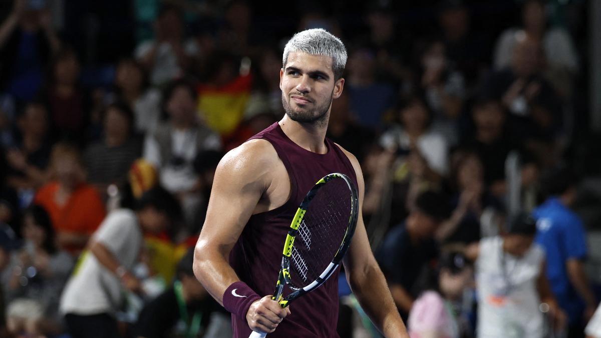 Japan Open 2025: Carlos Alcaraz powers into semis, Rune crashes out – The Headlines