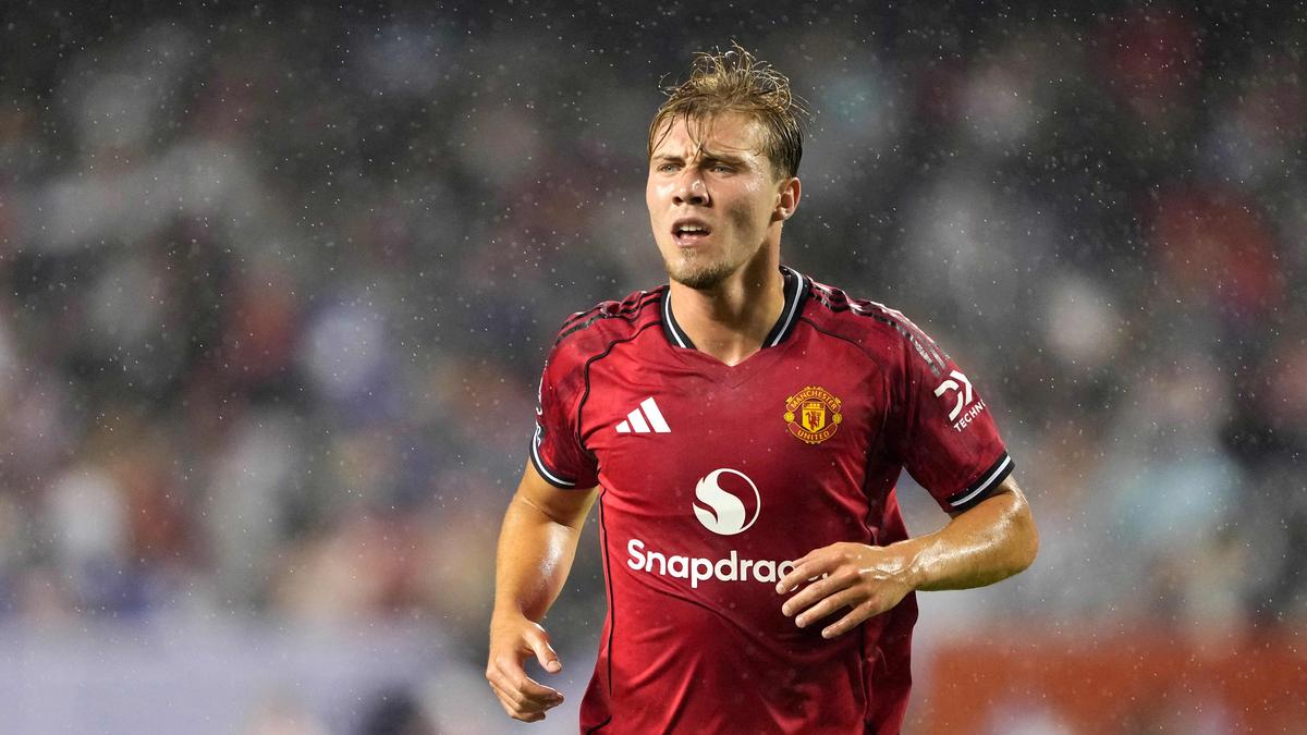 From Manchester to Napoli — Hojlund joins McTominay, Kevin De Bruyne in Serie A on Deadline Day – The Headlines