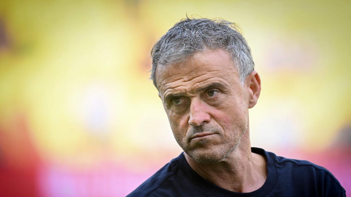 PSG’s Luis Enrique suffers fractured collarbone in cycling accident, to undergo surgery – The Headlines PSG’s Luis Enrique suffers fractured collarbone in cycling accident, to undergo surgery – The Headlines