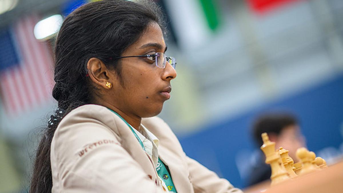 FIDE Grand Swiss 2025: Vaishali back in joint lead in women’s section; Praggnanandhaa’s Candidates chances dealt blow in Round 10 – The Headlines