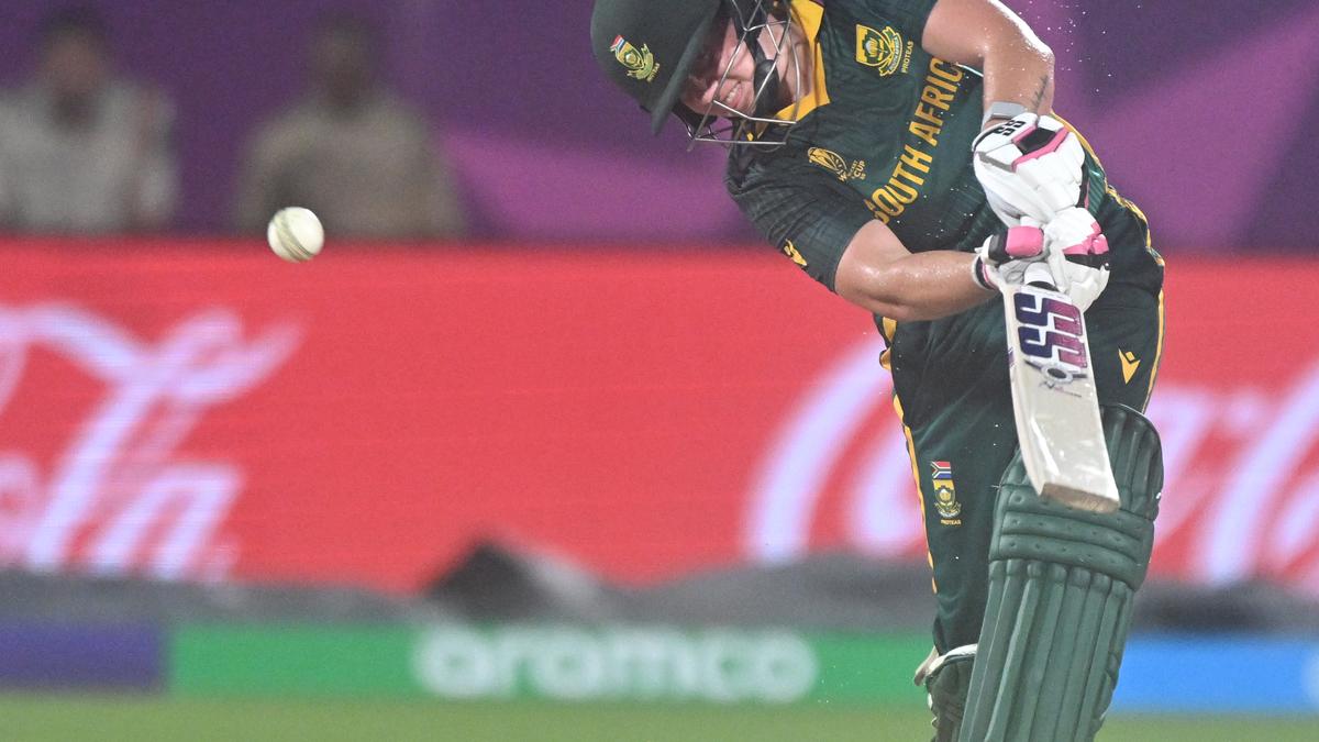 IND vs SA, Women’s ODI World Cup 2025: de Klerk powers South Africa to three-wicket win despite Richa blitz – The Headlines IND vs SA, Women’s ODI World Cup 2025: de Klerk powers South Africa to three-wicket win despite Richa blitz – The Headlines