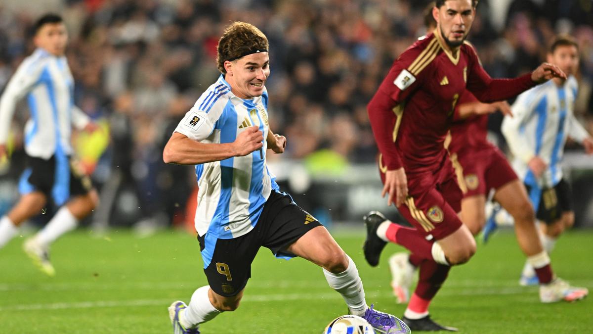 Why was there a minute of silence before the Argentina vs Venezuela match? – The Headlines