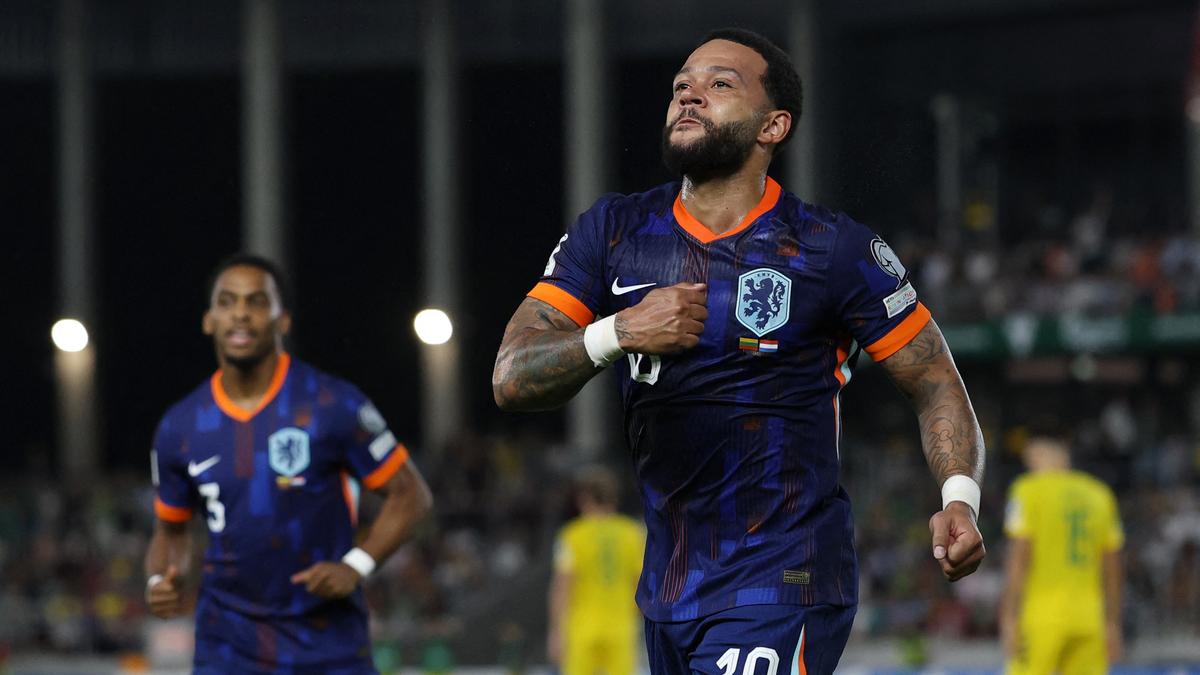 Stolen passport delays Depay joining up with Dutch squad for World Cup Qualifiers – The Headlines