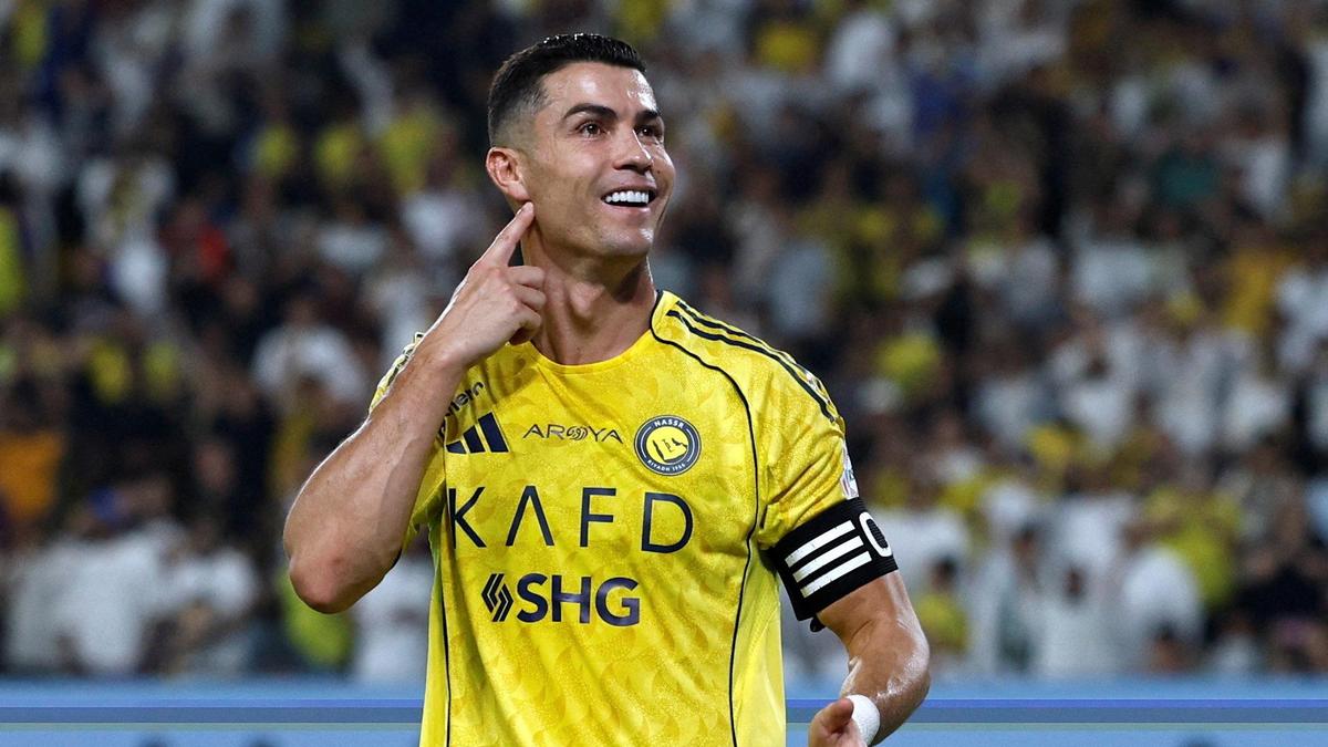 Cristiano Ronaldo scores 950th career goal a day after Messi breaks one of his records – The Headlines